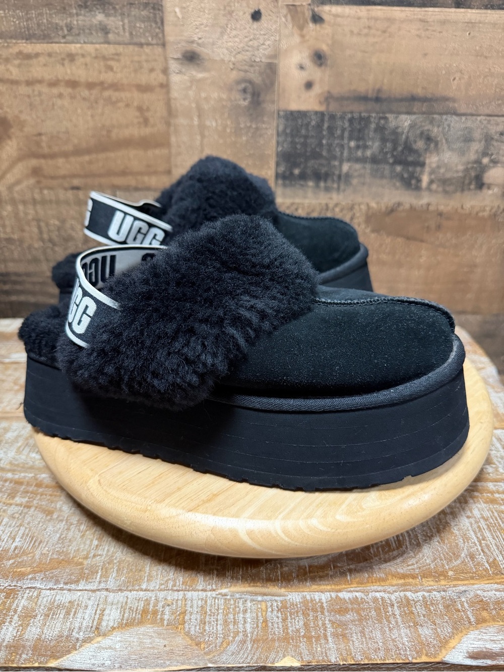 UGG Women’s Size 9 Black Platform Slingback Slippers Shearling Logo Strap